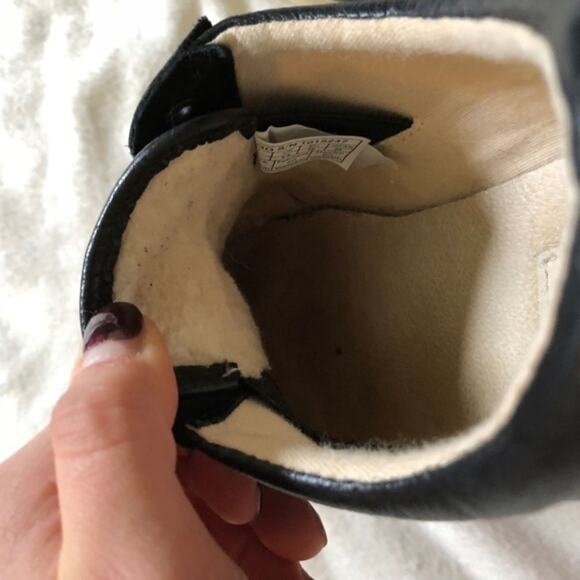 UGG Black Leather Slip-On Sneakers| Sz 8 - Picture 5 of 9